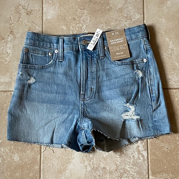 Madewell Pefect Jean Short in Fiore wash. Size 26. 10 1/2” rise, 3” inseam. - Picture 2 of 4